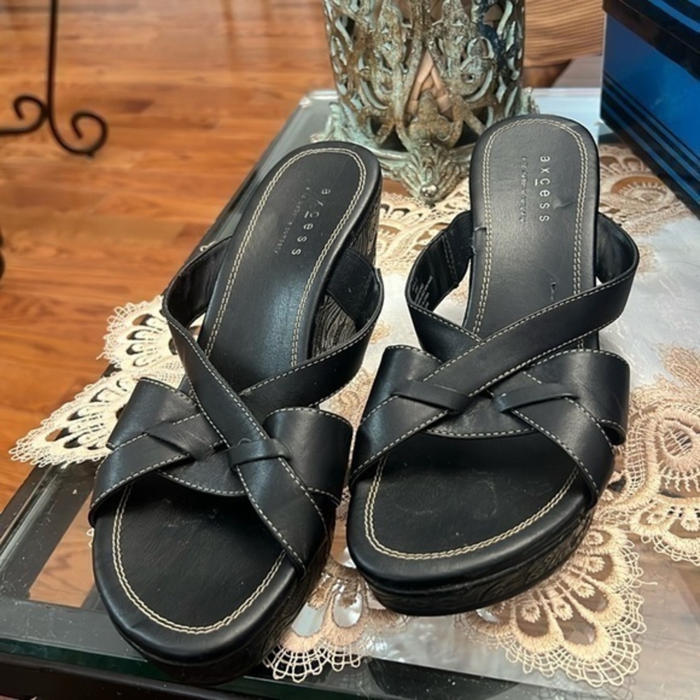 Access size 8, black with detailed, bottom sandals